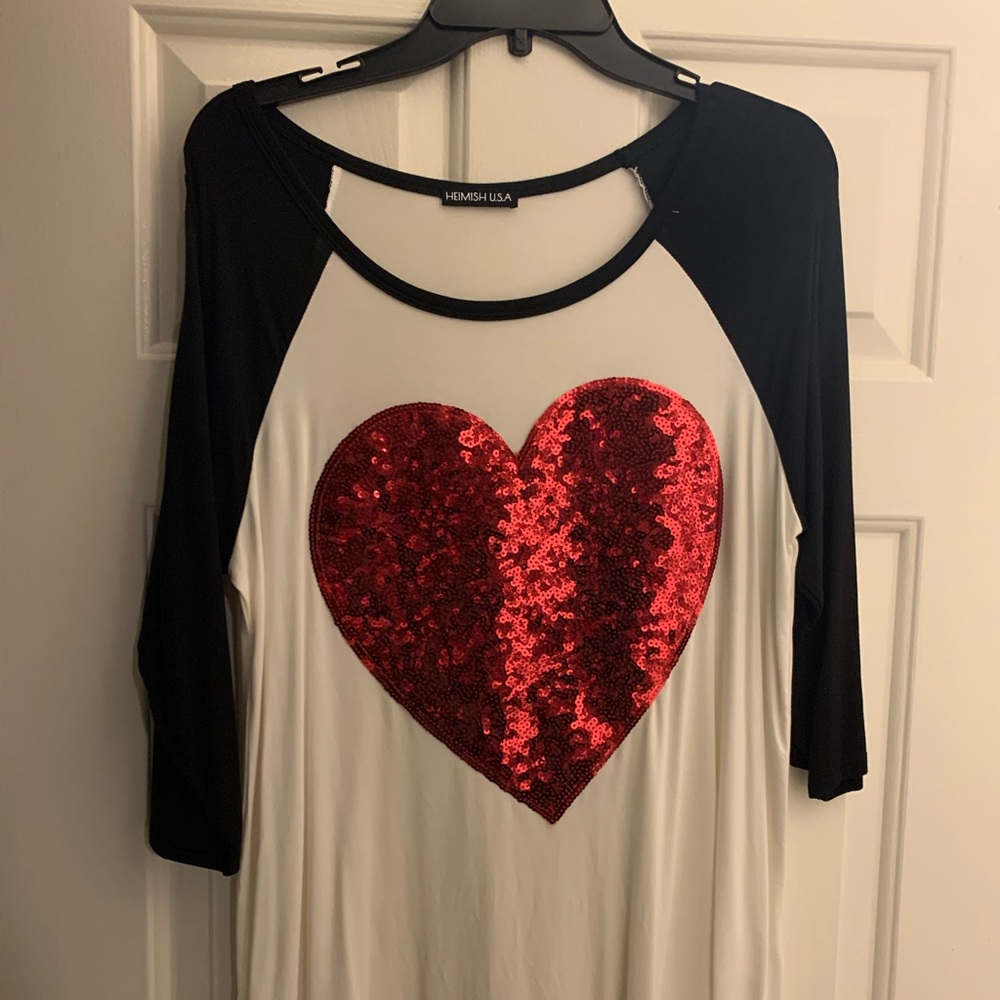 Designer 1/4 sleeve top.